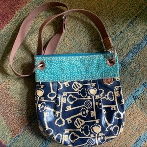 Such a fun vinyl coated Fossil Key-Per crossbody in navy blue and teal